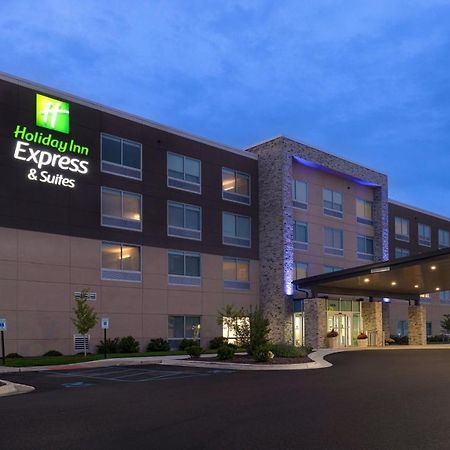 Holiday Inn Express & Suites - Brighton By Ihg Екстериор снимка