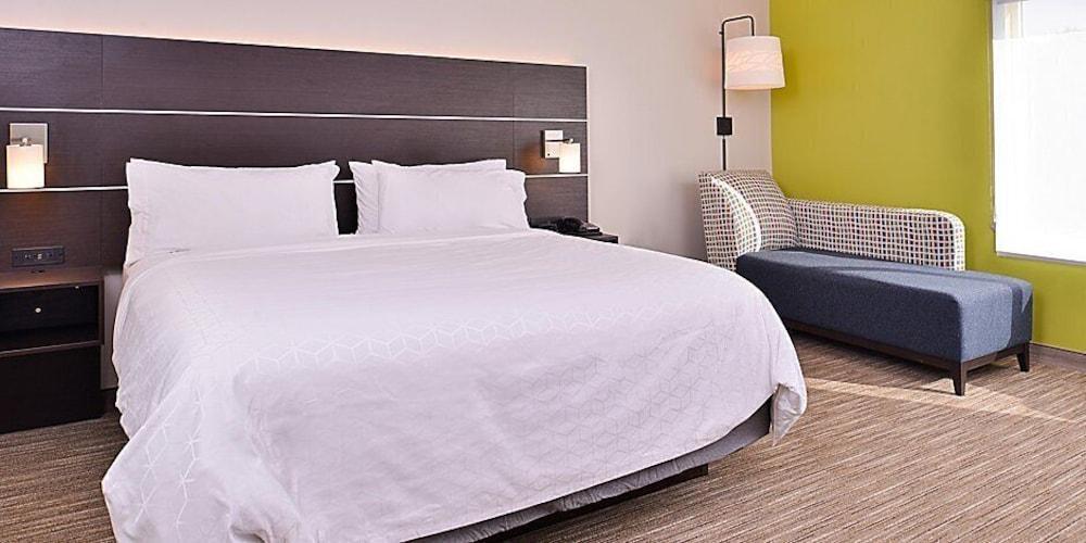 Holiday Inn Express & Suites - Brighton By Ihg Екстериор снимка