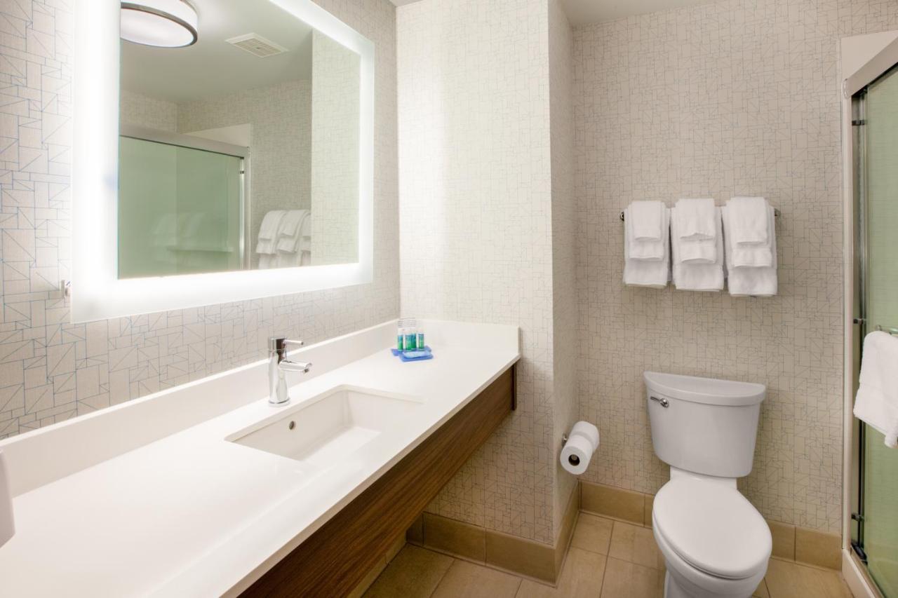 Holiday Inn Express & Suites - Brighton By Ihg Екстериор снимка