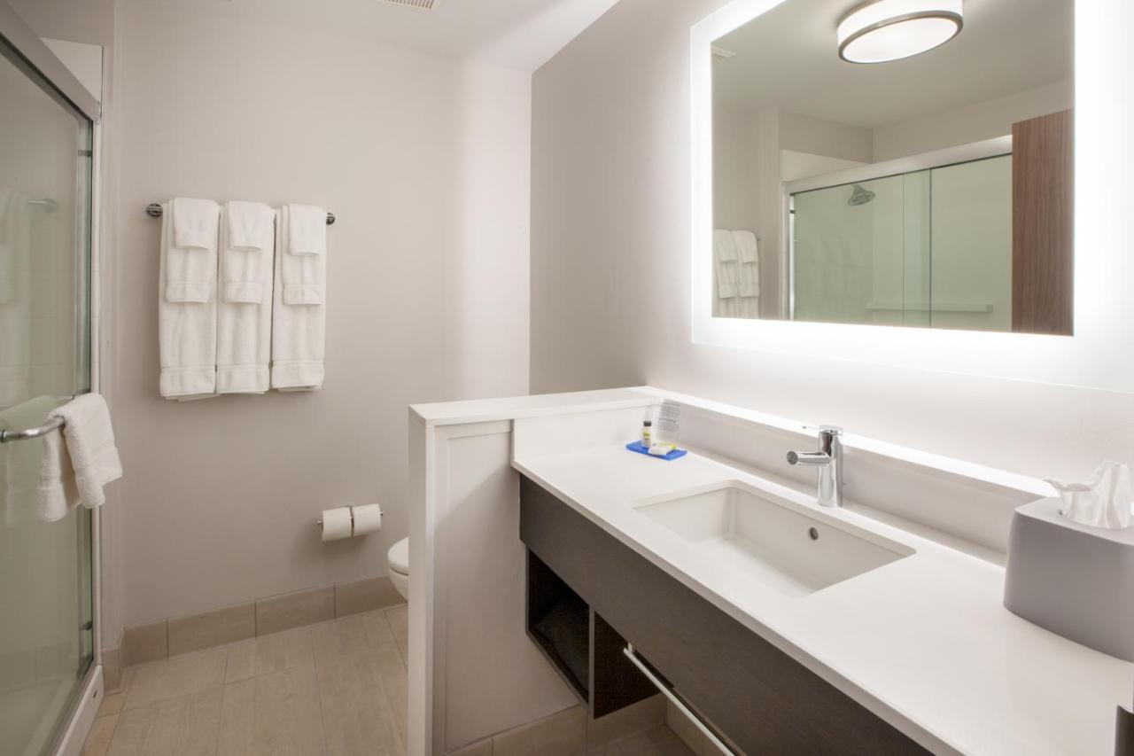 Holiday Inn Express & Suites - Brighton By Ihg Екстериор снимка