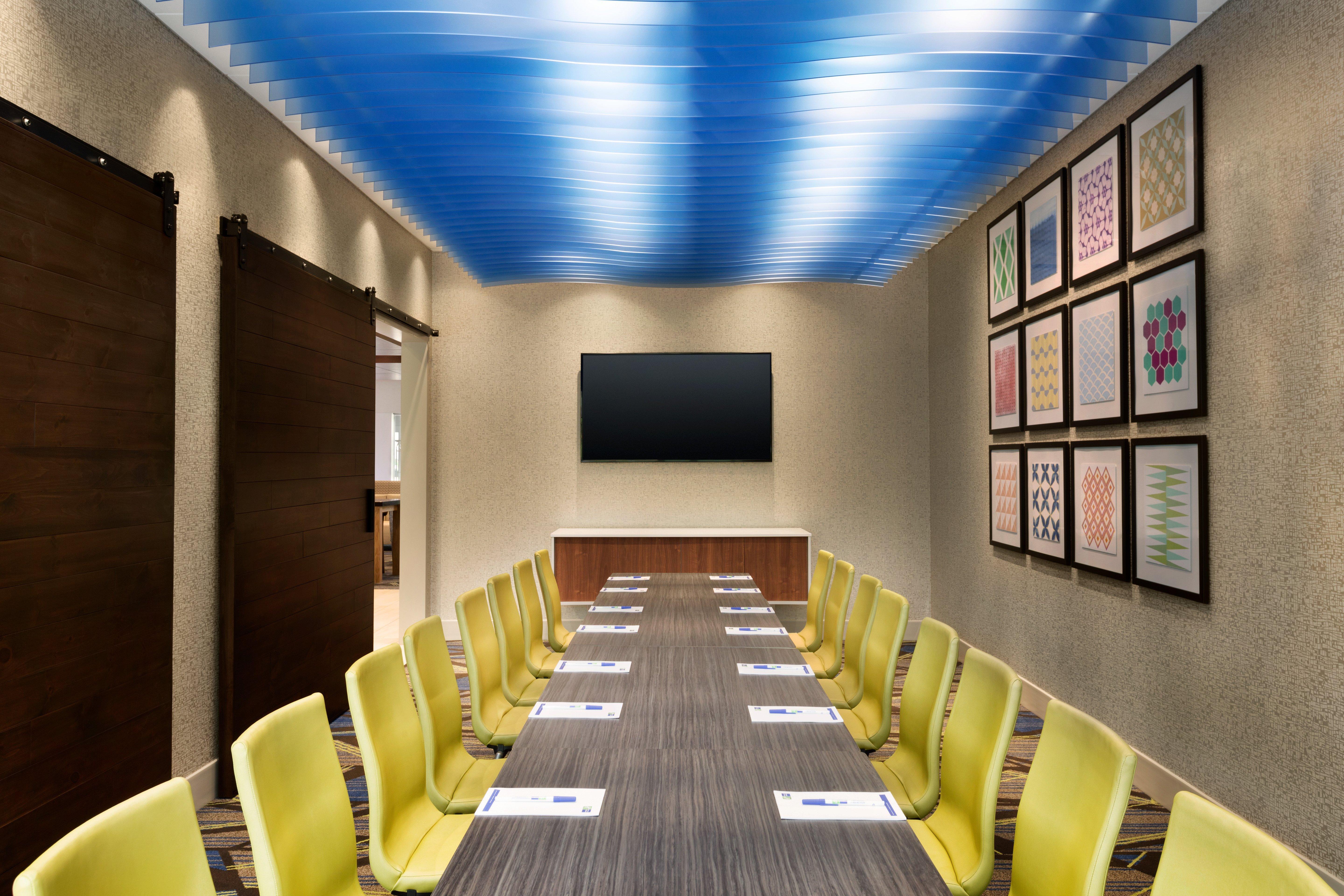 Holiday Inn Express & Suites - Brighton By Ihg Екстериор снимка