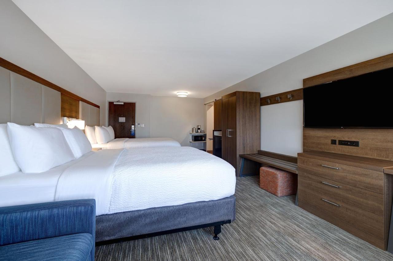 Holiday Inn Express & Suites - Brighton By Ihg Екстериор снимка