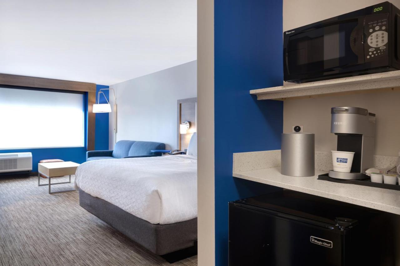 Holiday Inn Express & Suites - Brighton By Ihg Екстериор снимка