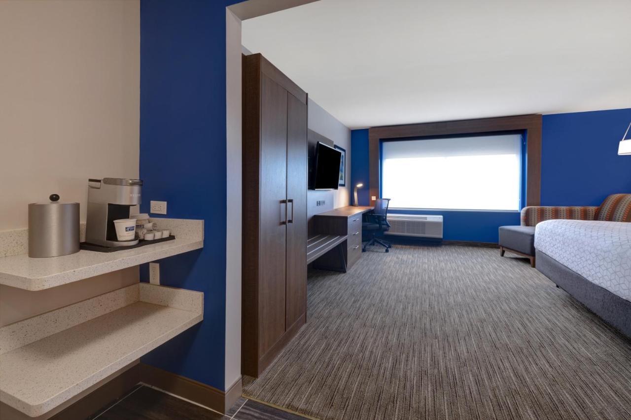 Holiday Inn Express & Suites - Brighton By Ihg Екстериор снимка