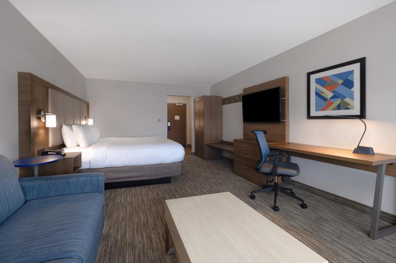 Holiday Inn Express & Suites - Brighton By Ihg Екстериор снимка