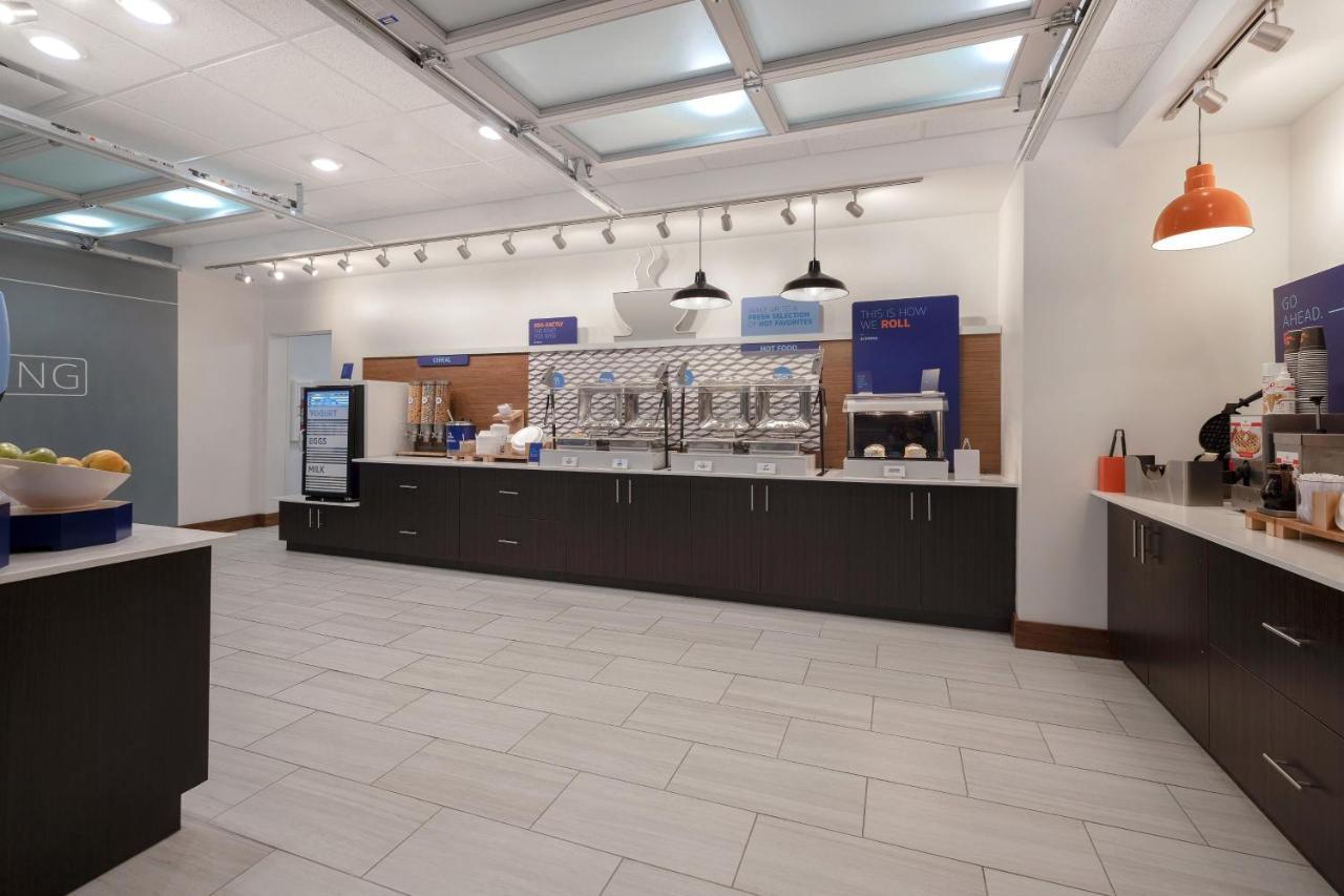 Holiday Inn Express & Suites - Brighton By Ihg Екстериор снимка