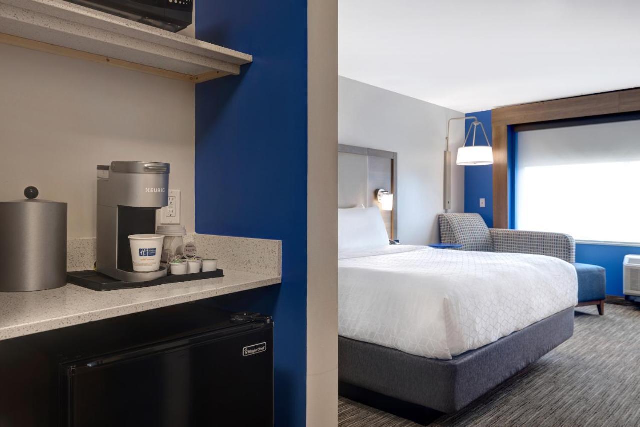 Holiday Inn Express & Suites - Brighton By Ihg Екстериор снимка