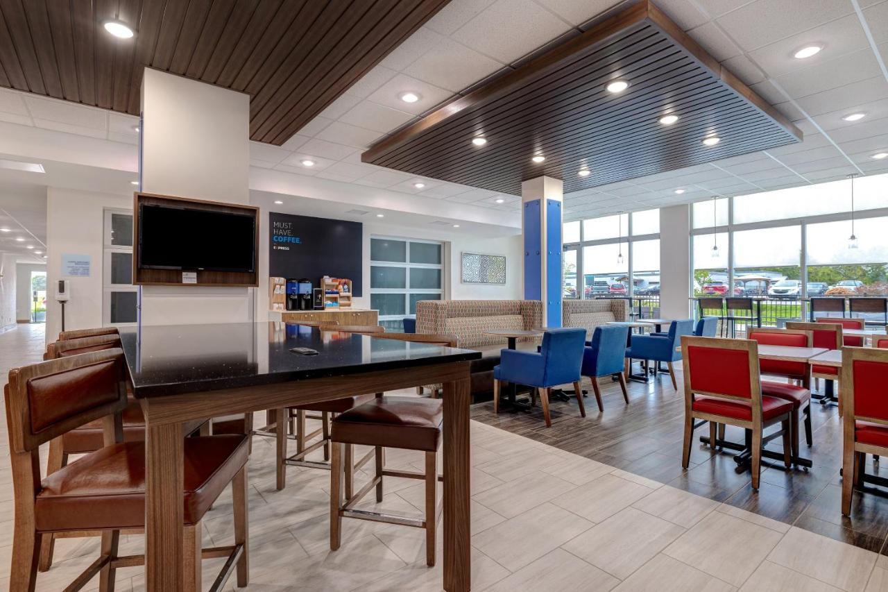 Holiday Inn Express & Suites - Brighton By Ihg Екстериор снимка
