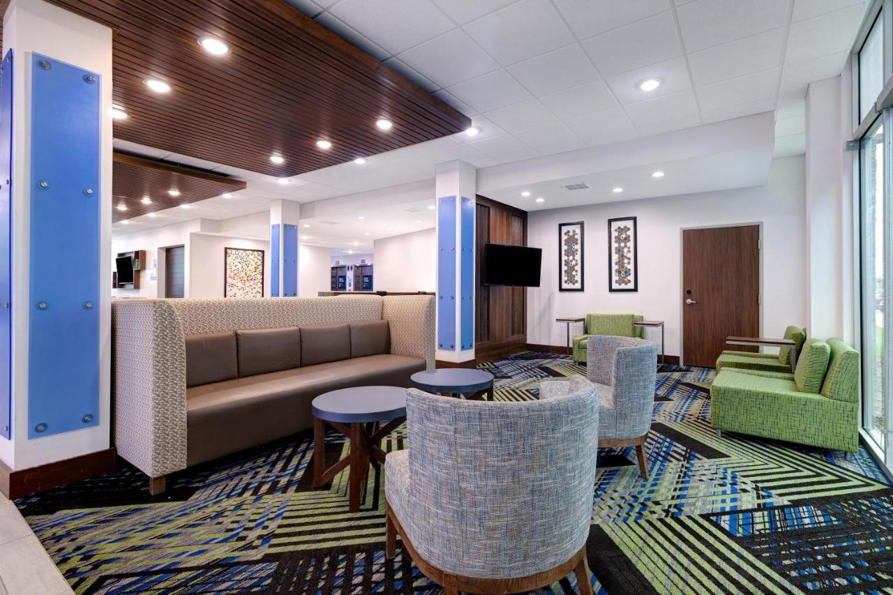 Holiday Inn Express & Suites - Brighton By Ihg Екстериор снимка