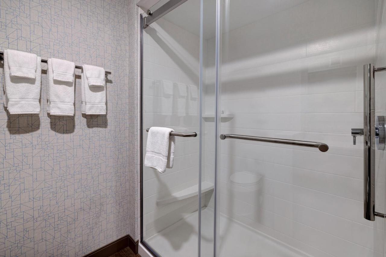 Holiday Inn Express & Suites - Brighton By Ihg Екстериор снимка