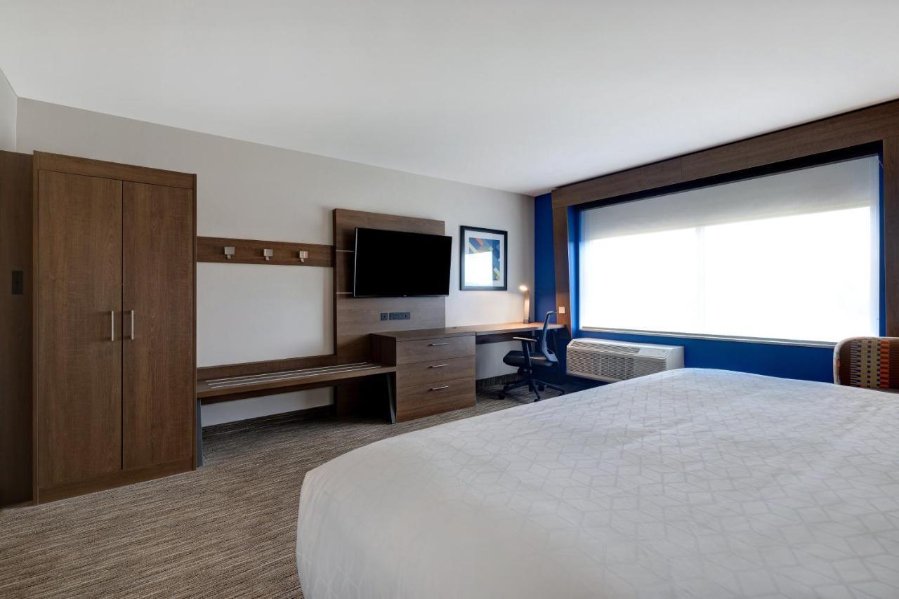 Holiday Inn Express & Suites - Brighton By Ihg Екстериор снимка