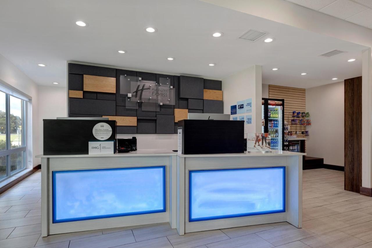 Holiday Inn Express & Suites - Brighton By Ihg Екстериор снимка