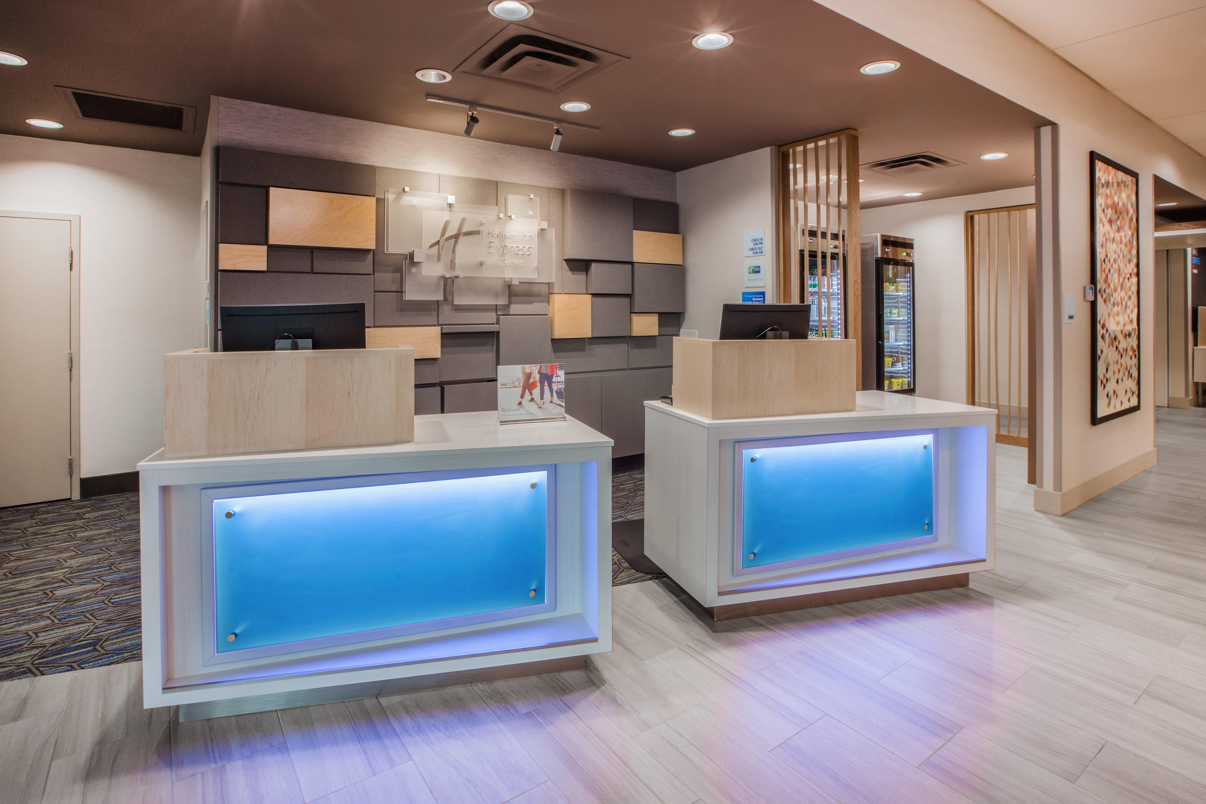 Holiday Inn Express & Suites - Brighton By Ihg Екстериор снимка