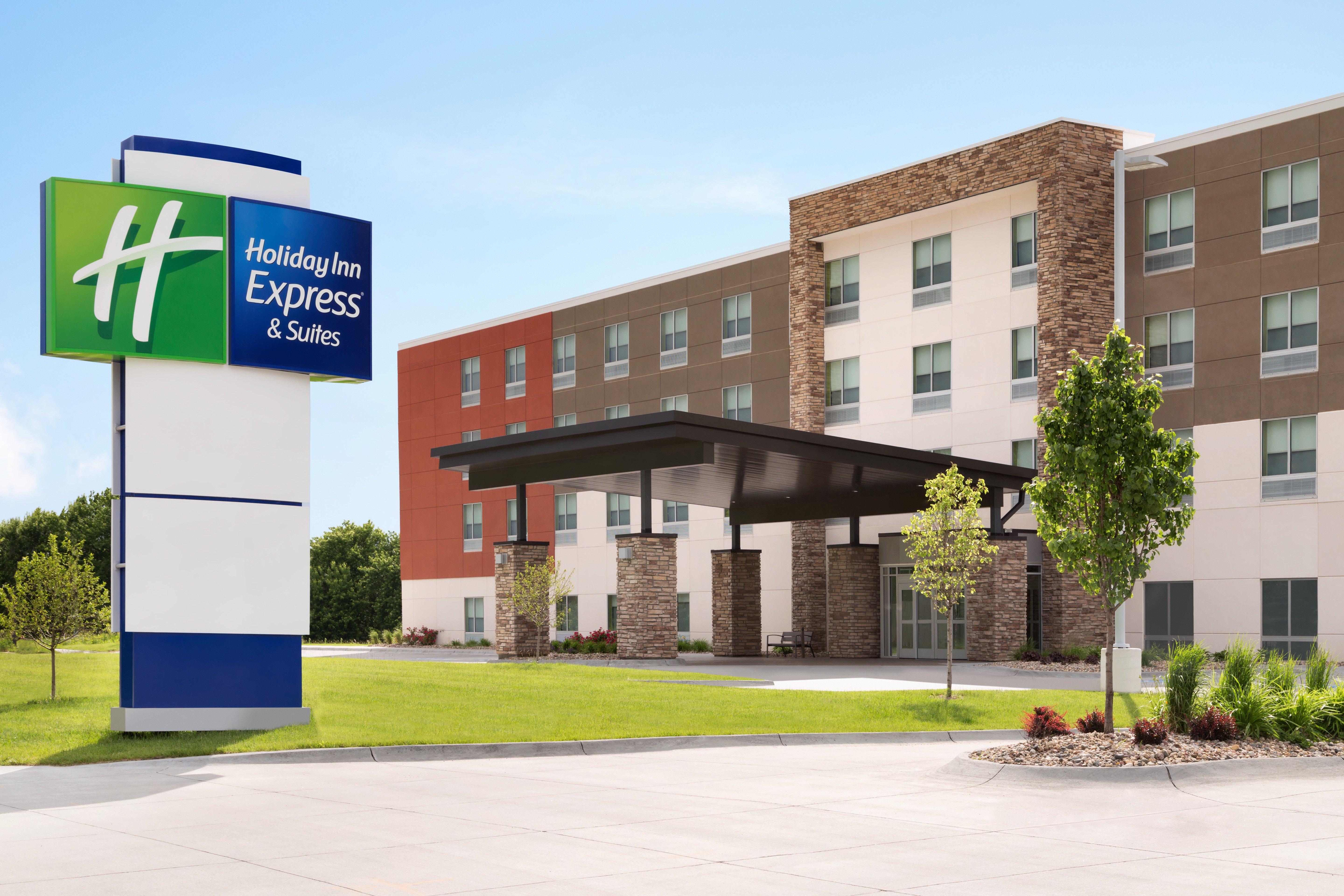 Holiday Inn Express & Suites - Brighton By Ihg Екстериор снимка