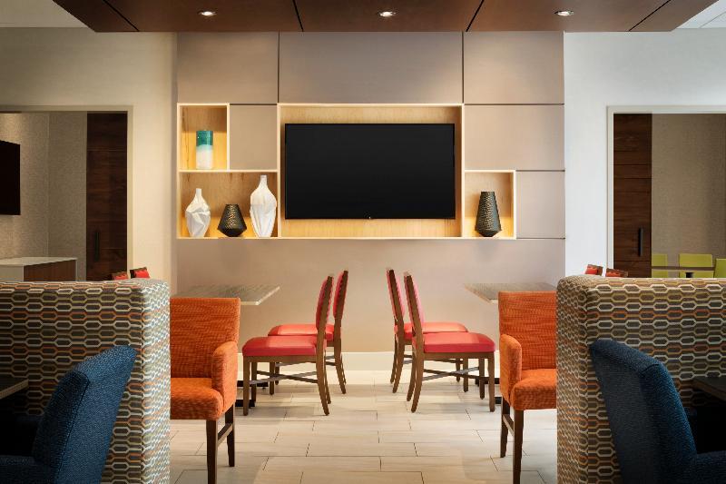 Holiday Inn Express & Suites - Brighton By Ihg Екстериор снимка