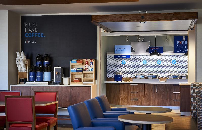 Holiday Inn Express & Suites - Brighton By Ihg Екстериор снимка